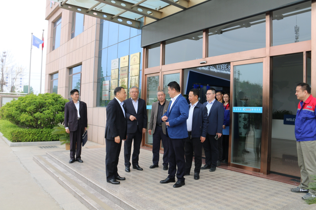 青島市政協(xié)副主席、市工商聯(lián)主席崔作一行蒞臨銳智股份調(diào)研考察